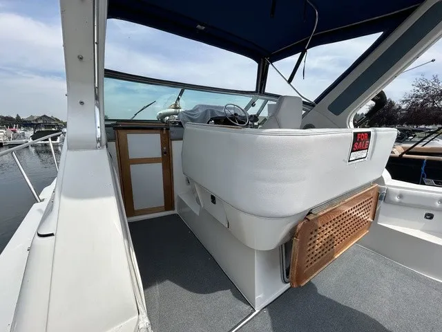 Slide: The Image of Cruisers Yachts 3270 Esprit 1989 - 7
