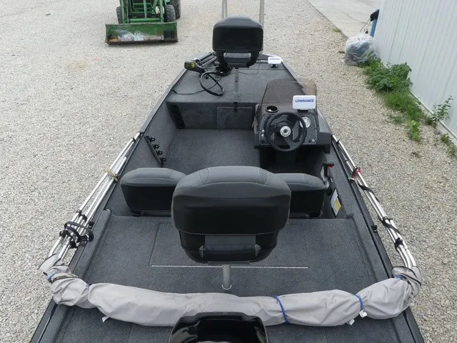 Slide: The Image of Tracker Bass Tracker Classic XL 2023 - 15