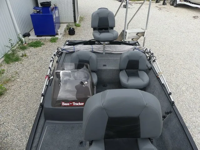 Slide: The Image of Tracker Bass Tracker Classic XL 2023 - 18