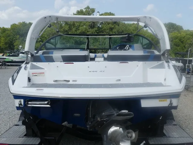 Slide: The Image of Regal 21 RX Bowrider 2019 - 4