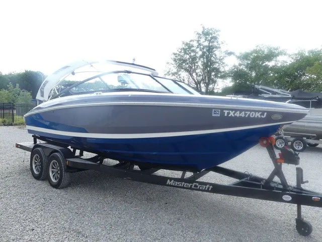 Slide: The Image of Regal 21 RX Bowrider 2019 - 6