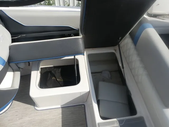 Slide: The Image of Regal 21 RX Bowrider 2019 - 21