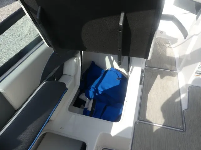 Slide: The Image of Regal 21 RX Bowrider 2019 - 20
