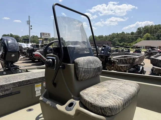 Slide: The Image of Tracker Grizzly 1860 MVX 2026 - 15