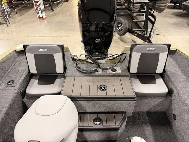 Slide: The Image of Tracker Pro Guide V-175 Combo 2027 - 36