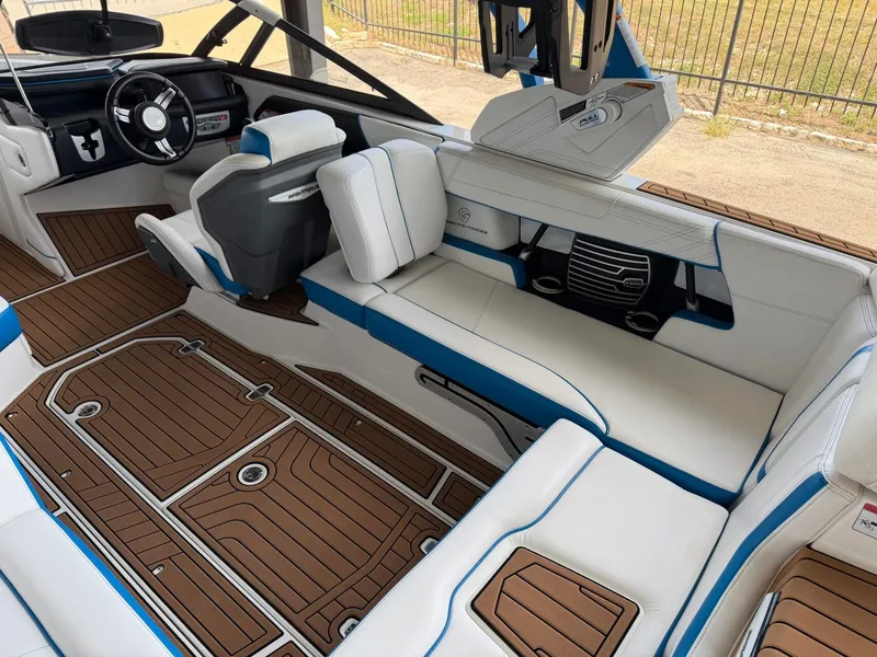 Slide: The Image of Nautique Super Air Nautique G23 2018 - 11