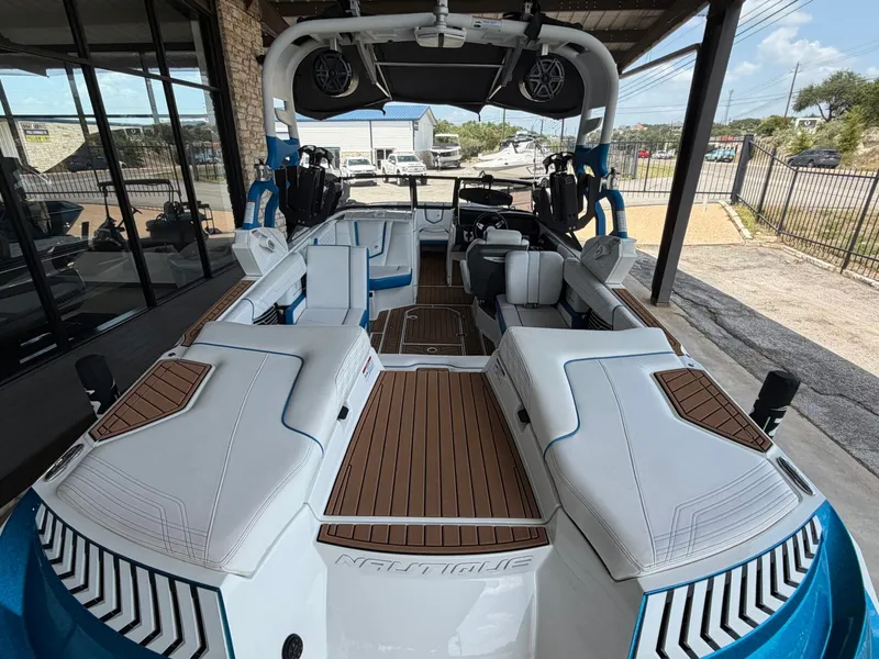 Slide: The Image of Nautique Super Air Nautique G23 2018 - 8