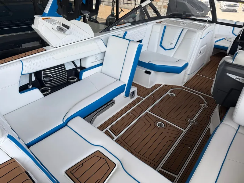 Slide: The Image of Nautique Super Air Nautique G23 2018 - 10