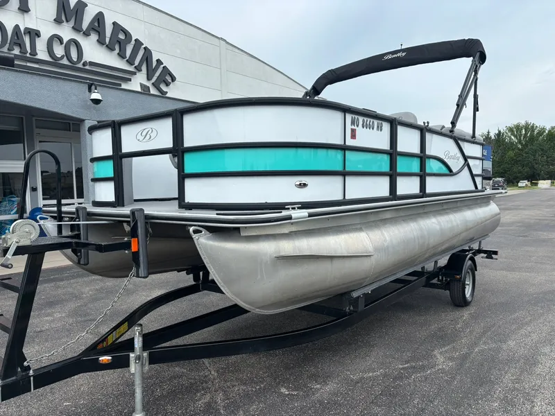 Slide: The Image of Bentley Pontoons 200 Fish CWT 2025 - 2