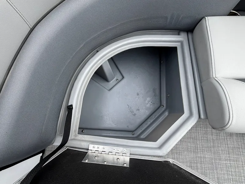 Slide: The Image of Bentley Pontoons 200 Fish CWT 2025 - 27