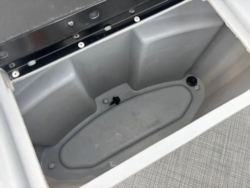Slide: The Image of Bentley Pontoons 200 Fish CWT 2025 - 13