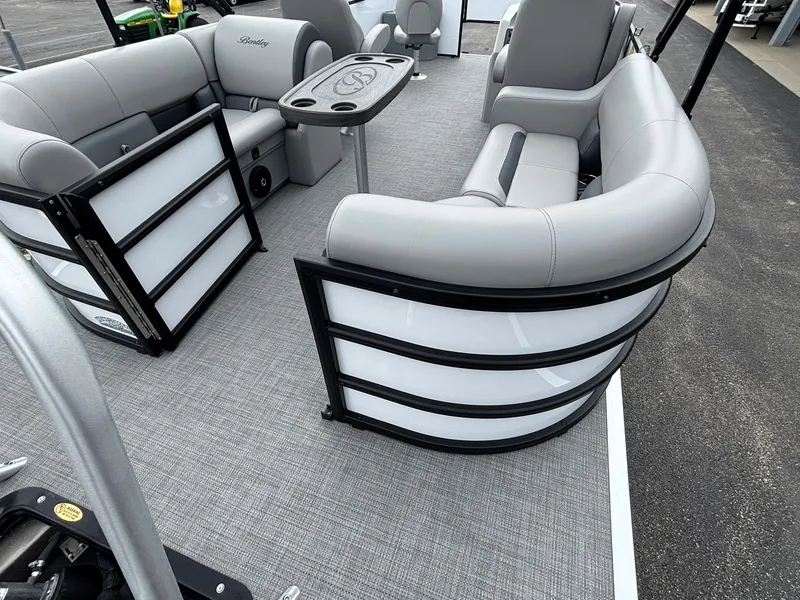 Slide: The Image of Bentley Pontoons 200 Fish CWT 2025 - 31