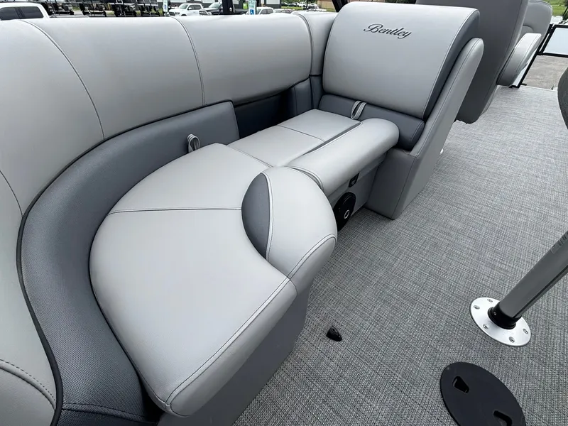 Slide: The Image of Bentley Pontoons 200 Fish CWT 2025 - 26