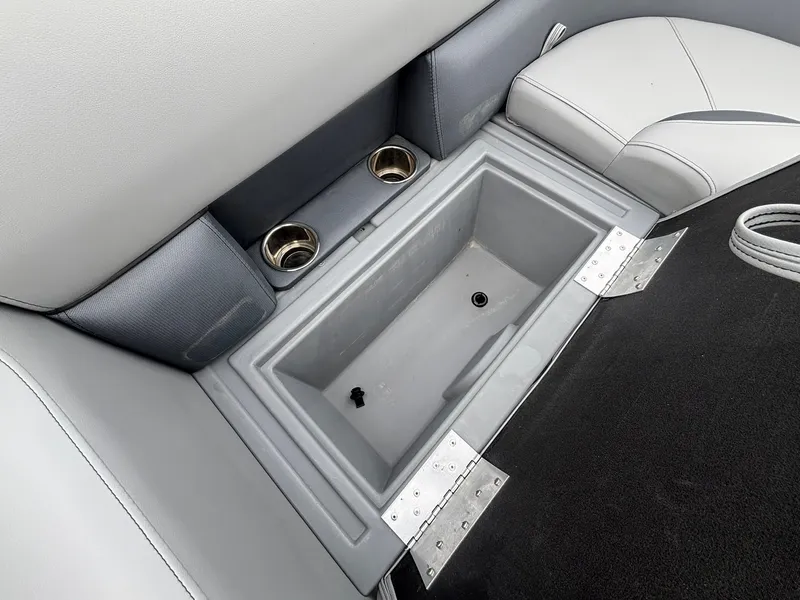 Slide: The Image of Bentley Pontoons 200 Fish CWT 2025 - 23