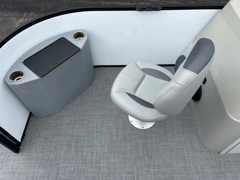 Slide: The Image of Bentley Pontoons 200 Fish CWT 2025 - 12