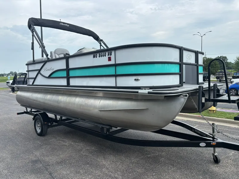 Slide: The Image of Bentley Pontoons 200 Fish CWT 2025 - 3