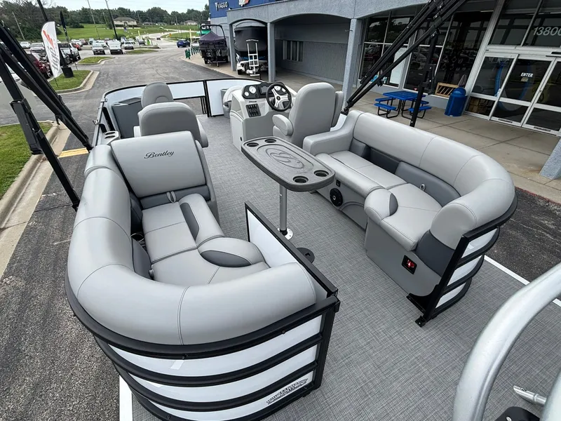 Slide: The Image of Bentley Pontoons 200 Fish CWT 2025 - 30