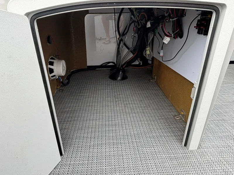 Slide: The Image of Bentley Pontoons 200 Fish CWT 2025 - 15