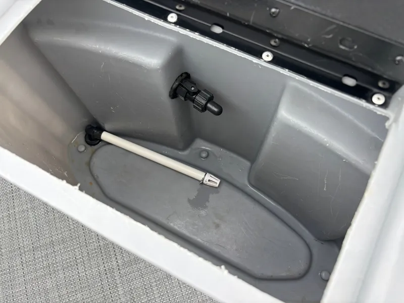 Slide: The Image of Bentley Pontoons 200 Fish CWT 2025 - 11