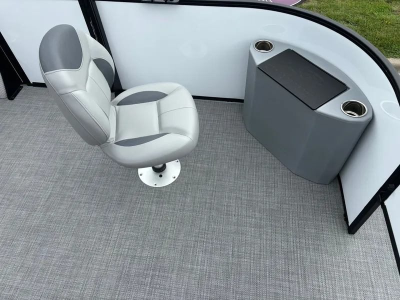 Slide: The Image of Bentley Pontoons 200 Fish CWT 2025 - 10