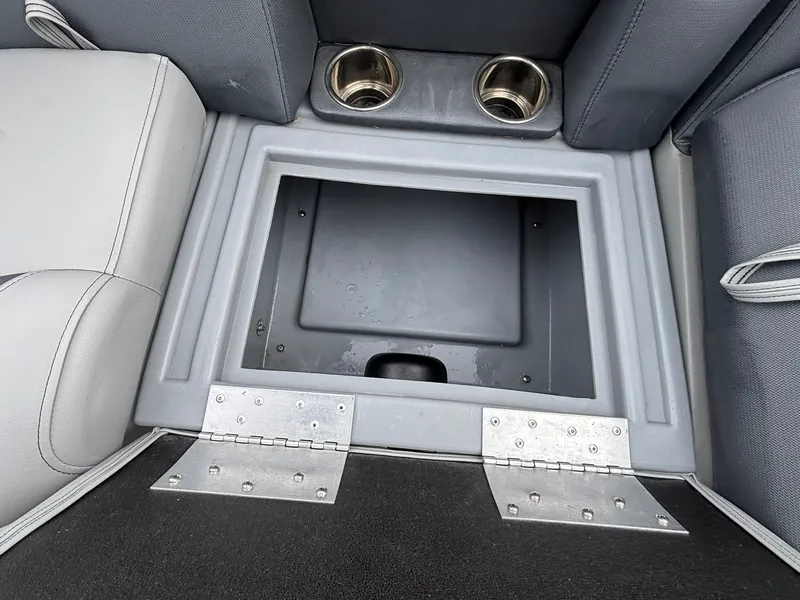 Slide: The Image of Bentley Pontoons 200 Fish CWT 2025 - 28
