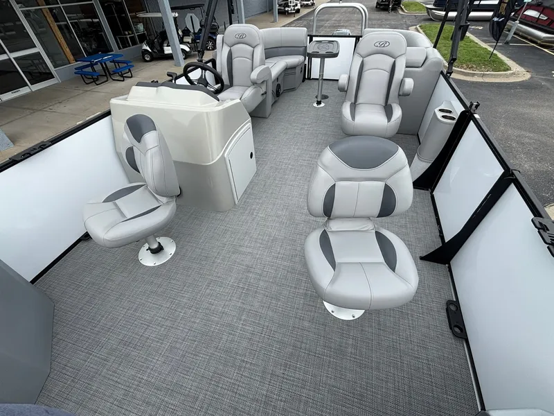 Slide: The Image of Bentley Pontoons 200 Fish CWT 2025 - 9