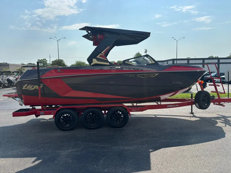 Slide: The Image of Tigé Ultré 23ZX 2027 - 8