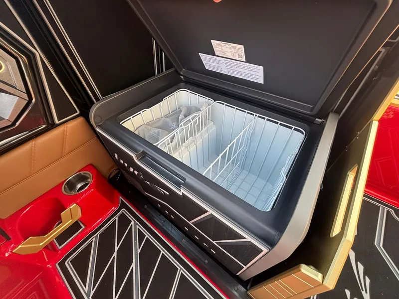 Slide: The Image of Tigé Ultré 23ZX 2027 - 27