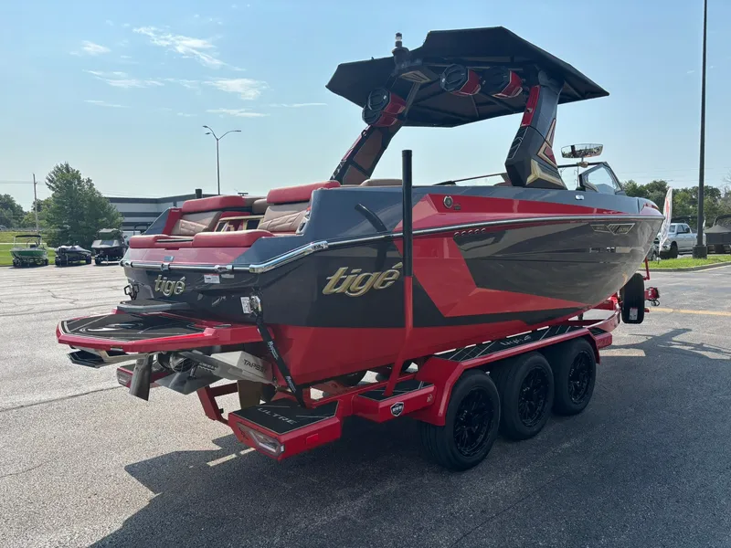 Slide: The Image of Tigé Ultré 23ZX 2027 - 9