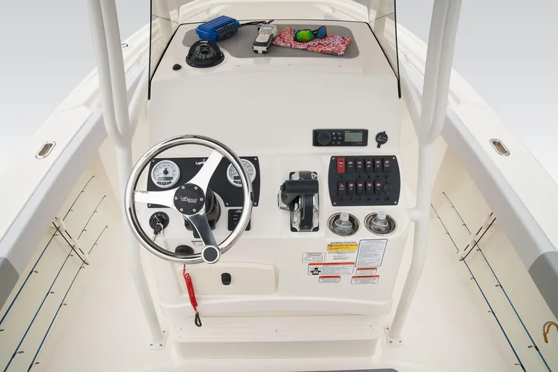 Slide: The Image of Mako 214 Center Console 2026 - 40