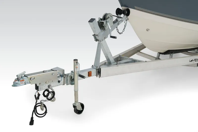 Slide: The Image of Mako 214 Center Console 2026 - 16