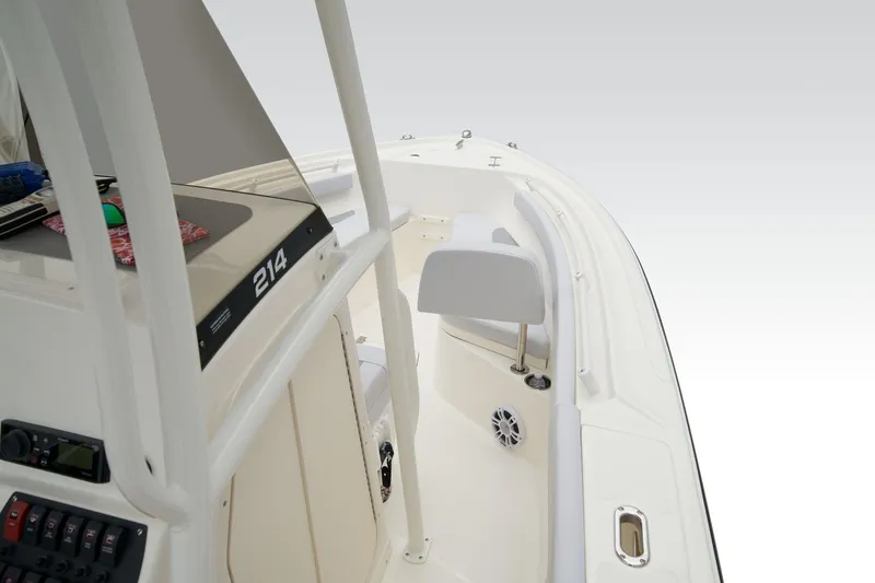 Slide: The Image of Mako 214 Center Console 2026 - 62