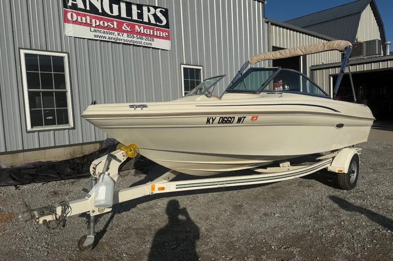 Slide: The Image of 2000 Searay 180 boat on trailer at Anglers Outpost & Marine dealership. - 6