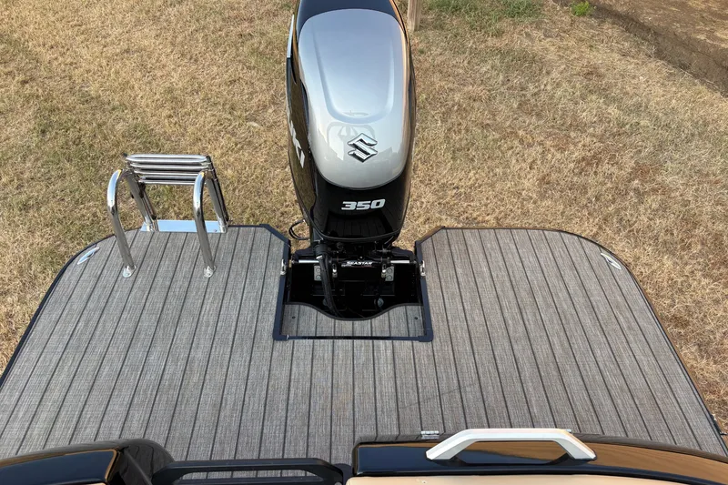 Slide: The Image of SunCatcher Amara 2019 boat with 350 HP engine and swim ladder on deck. - 18