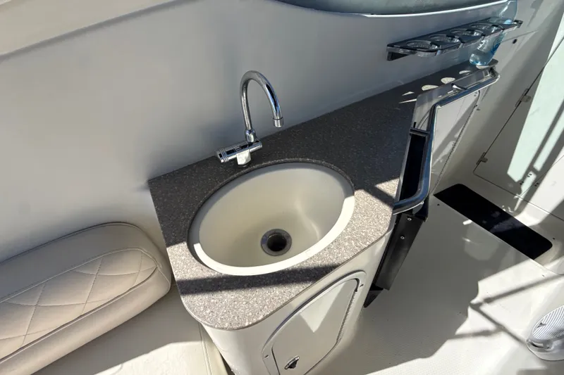 Slide: The Image of 1999 Maxum 3300 SCR boat interior with sink and countertop. - 15
