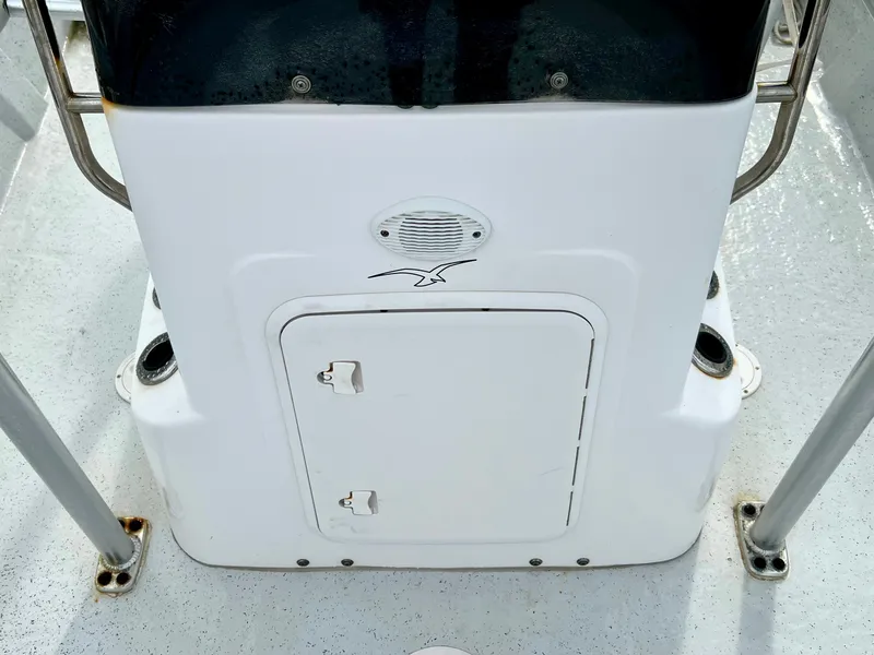 Slide: The Image of The image shows the console of a 2009 Pro-Line Pro-Lite 17 CC boat. - 31