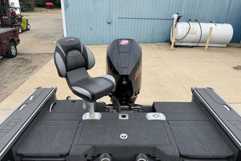 Slide: The Image of Lund 1975 Pro-V 2027 boat with a comfortable seat and powerful outboard motor. - 36