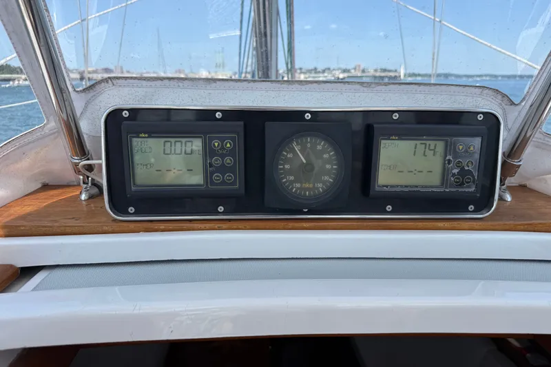 Slide: The Image of Instrument panel on 1988 Belliure 41 yacht, displaying speed and depth readings. - 76