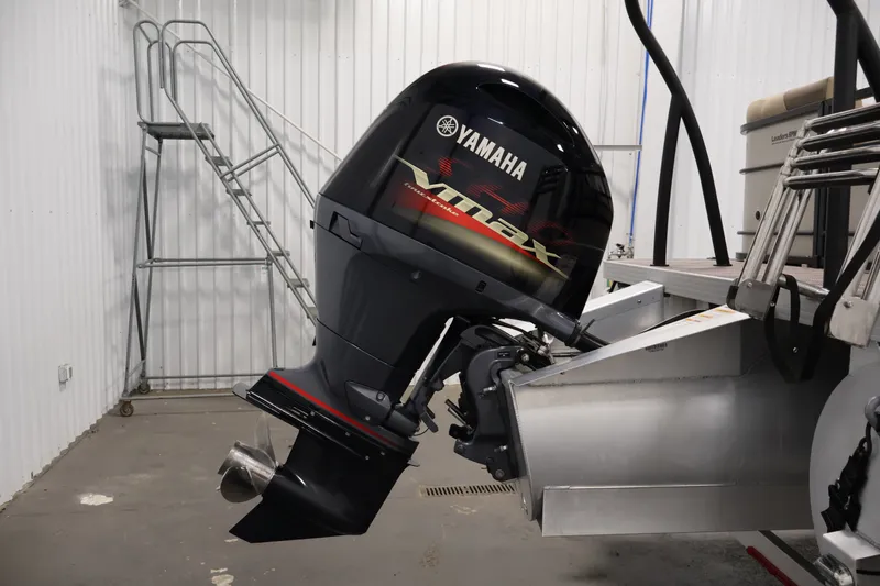 Slide: The Image of 2022 Veranda VR22RC with Yamaha VMAX outboard motor in a garage setting. - 41