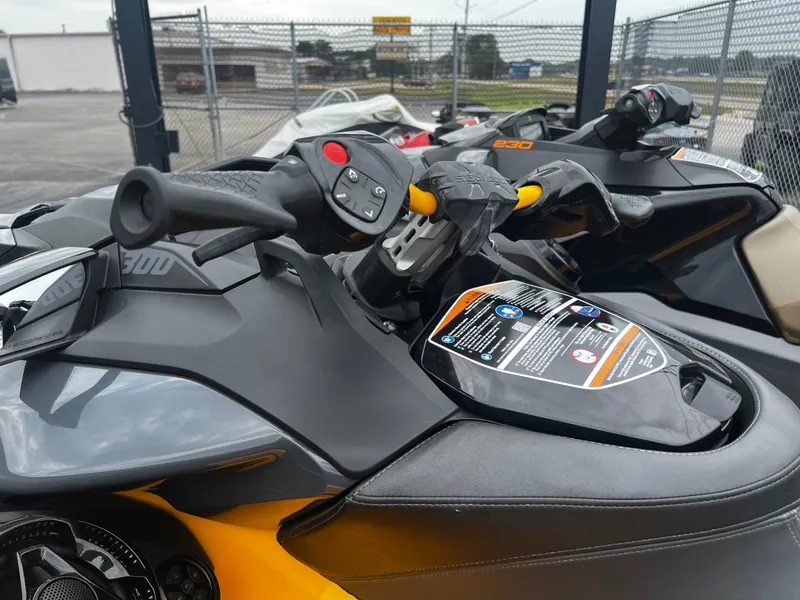 Slide: The Image of Sea-Doo RXP-X 300 Tech Package 2022 - 7
