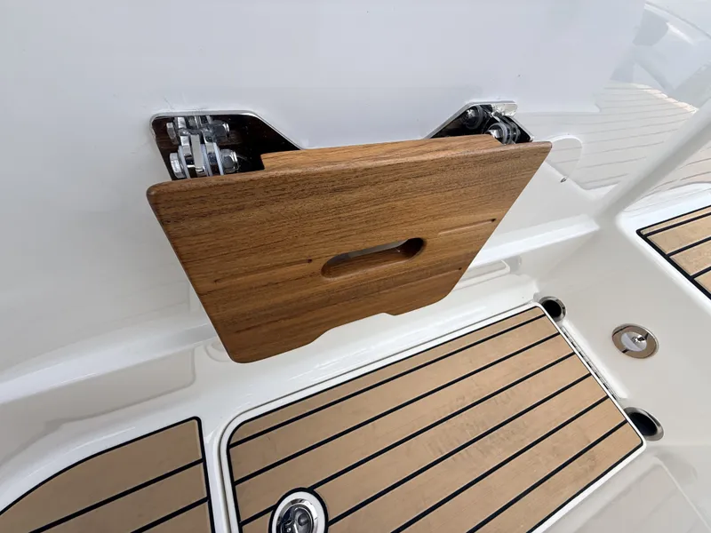 Slide: The Image of Sea Ray SLX 260 Outboard 2027 - 14