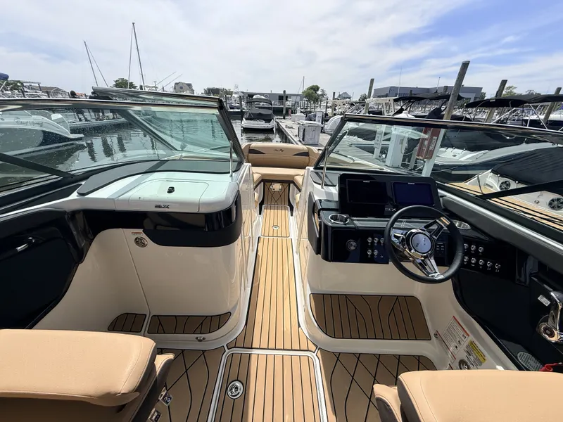 Slide: The Image of Sea Ray SLX 260 Outboard 2027 - 16