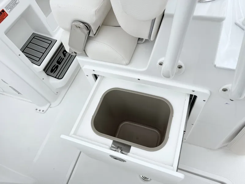 Slide: The Image of Sea Hunt Ultra 265SE 2027 - 18