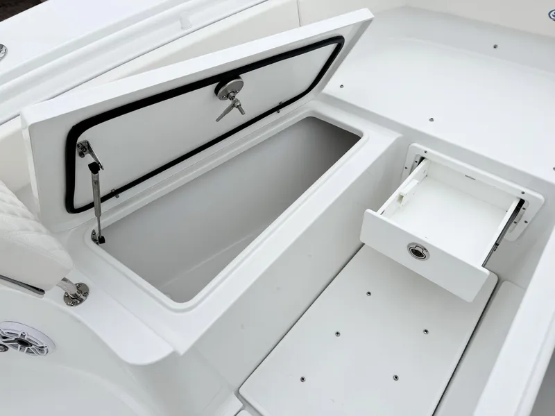 Slide: The Image of Sea Hunt Ultra 265SE 2027 - 33