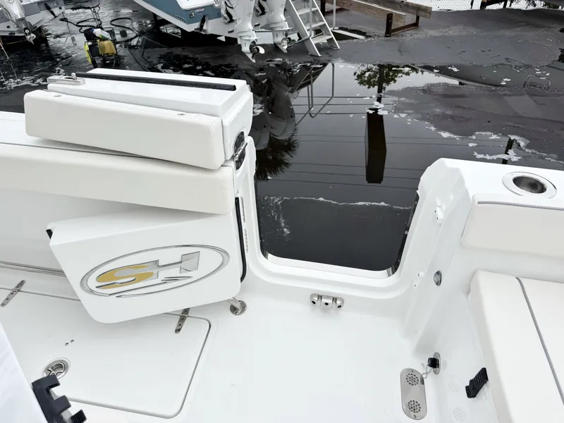Slide: The Image of Sea Hunt Ultra 265SE 2027 - 15