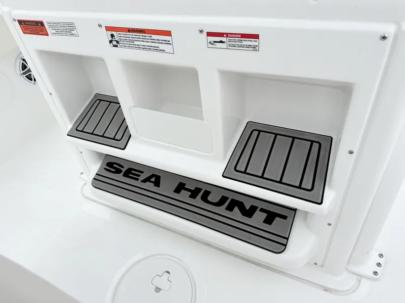 Slide: The Image of Sea Hunt Ultra 265SE 2027 - 26