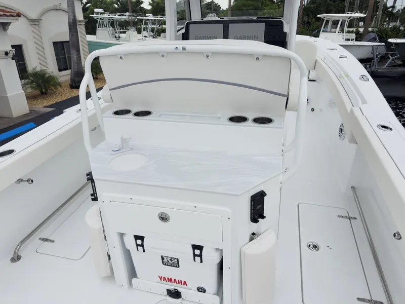 Slide: The Image of Sea Hunt Ultra 265SE 2027 - 12