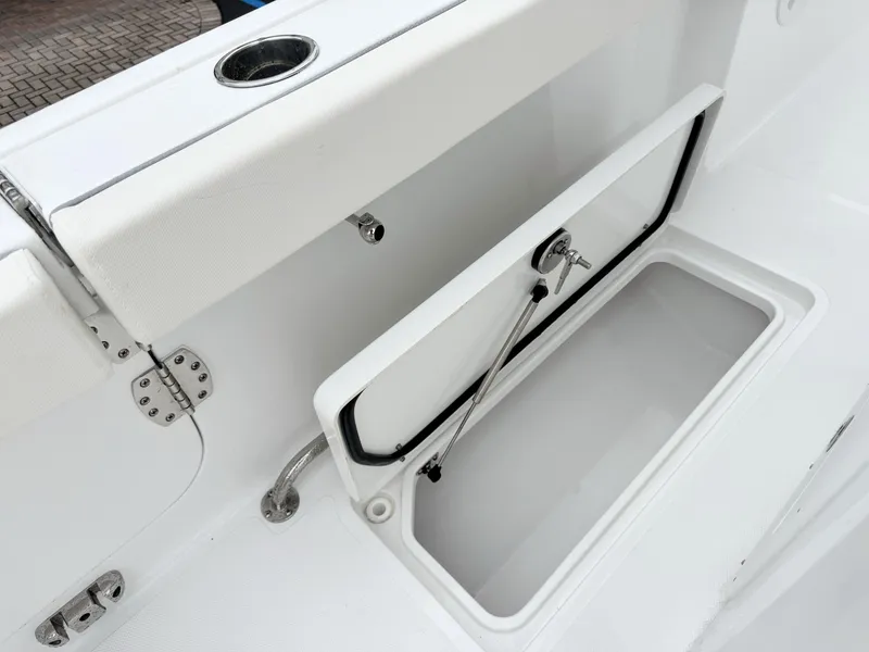 Slide: The Image of Sea Hunt Ultra 265SE 2027 - 20
