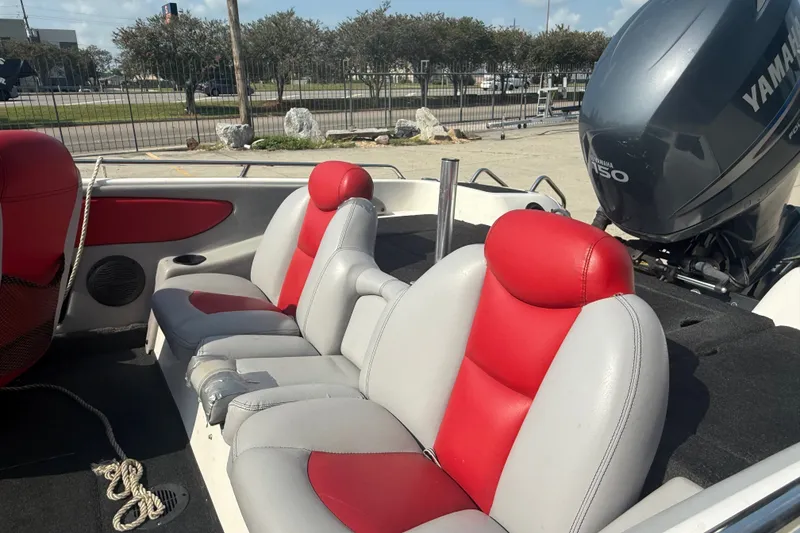 Slide: The Image of 2006 Skeeter SL 190 boat interior with red and gray seating, Yamaha 150 engine. - 10
