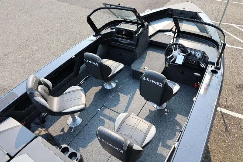 Slide: The Image of Lund 1875 Crossover XS 2027: Spacious interior with four swivel seats and a modern dashboard. - 48